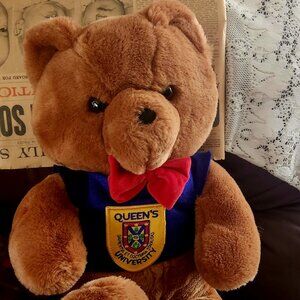 Rare collectible Dakin bear 1986 plush Hard to find Queen's U high quality